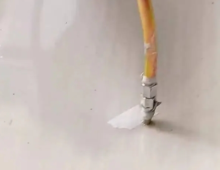 文水瓷砖空鼓维修公司专业解答在瓷砖铺贴过程中，如果使用的砂料过粗（如全部使用了粗砂），可能会导致以下问题